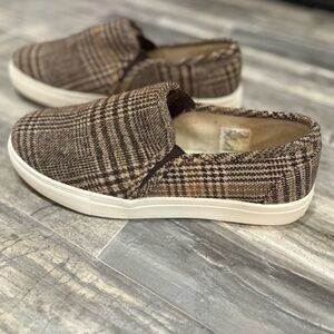 Magellan Outdoors Brown Plaid Slip-On Shoes Sz. 10